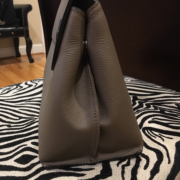 Genuine leather bag, still in good condition. - Picture 2 of 8